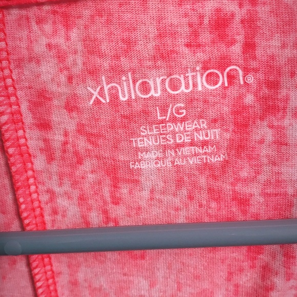 { High/Low Flowy Work-Out Tee } - Picture 2 of 3